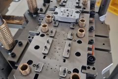 STAMPI PROGRESSIVI DI TRANCIA E PIEGA