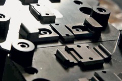 STAMPI PROGRESSIVI DI TRANCIA E PIEGA